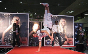 boy-handstand-3